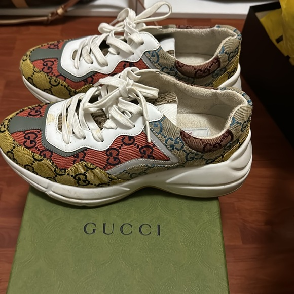 Gucci sneakers only worn twice size 38 1/2 - Picture 2 of 3